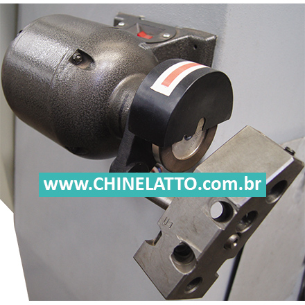 Acces.Extra: (1) Afiador de ferramentas com 01 pedra diamantada e com 01 dispositivo com jogos para afiar em diferentes graus.